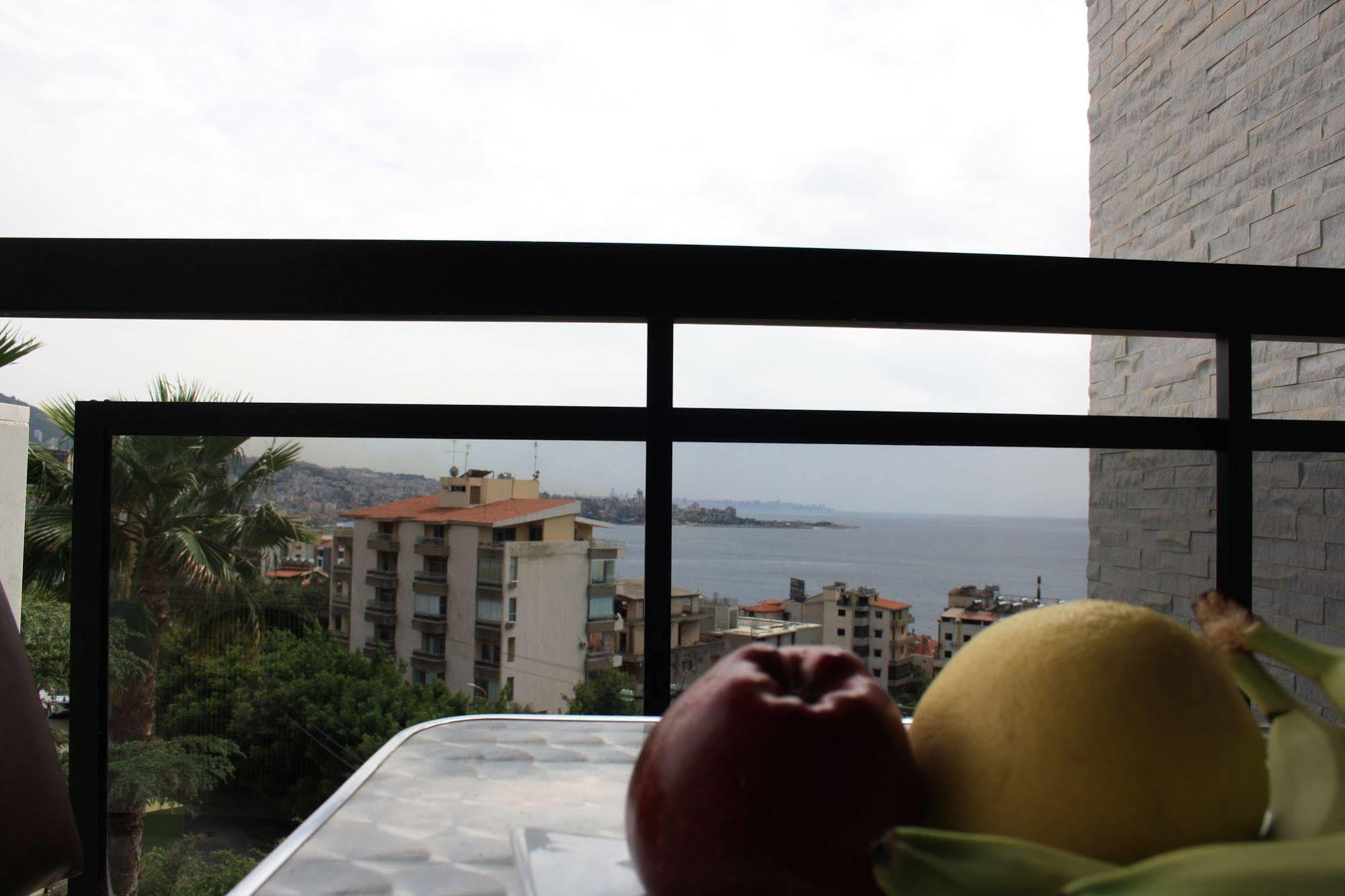 Camelot Hotel Jounieh Exterior foto